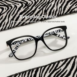 Caroline Black Square Glasses0