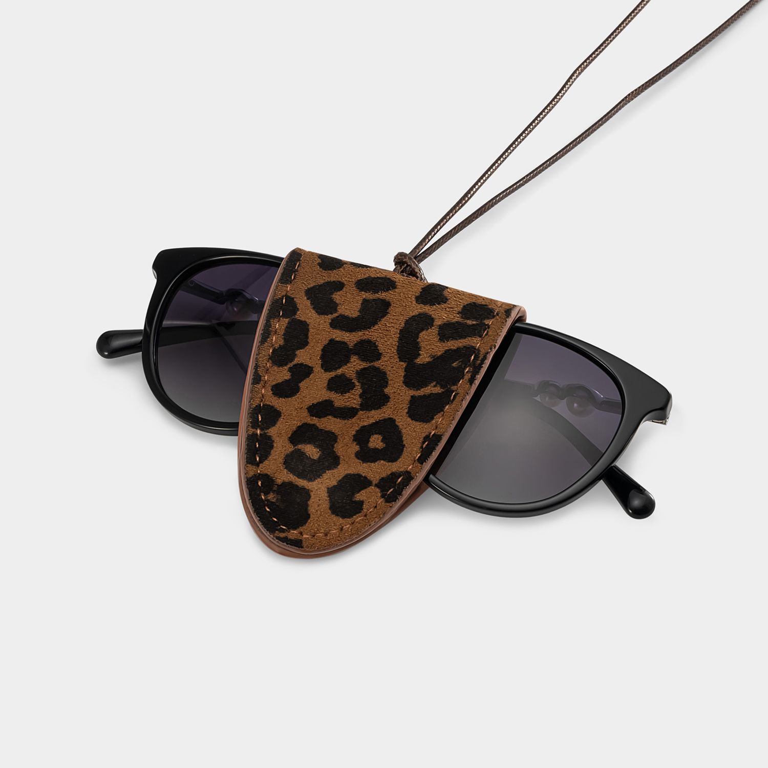 Magnetic Sunglasses Strap Eyeglass Cord in Leopard Pattern3