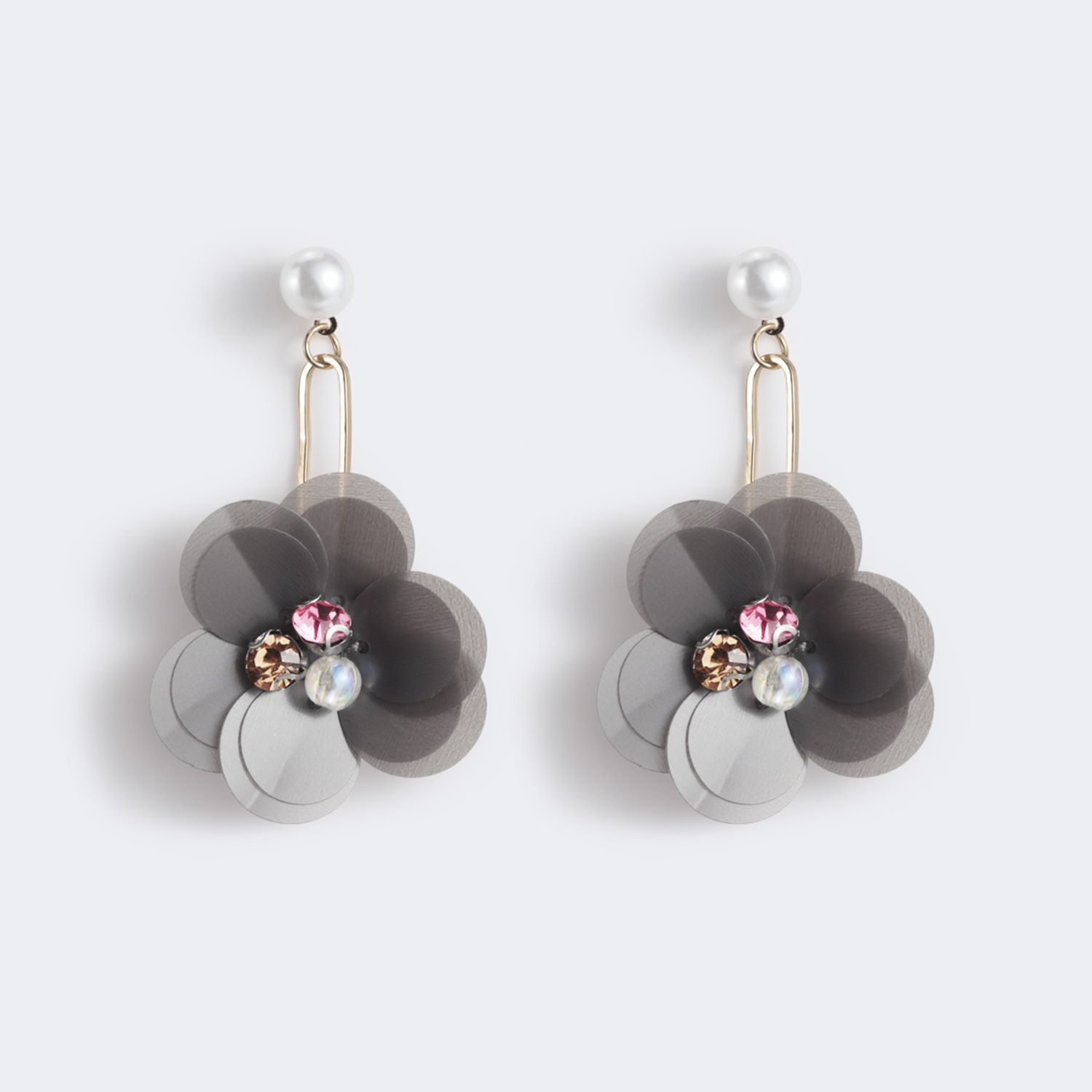 Vintage Petal Shaped Gray Earrings2