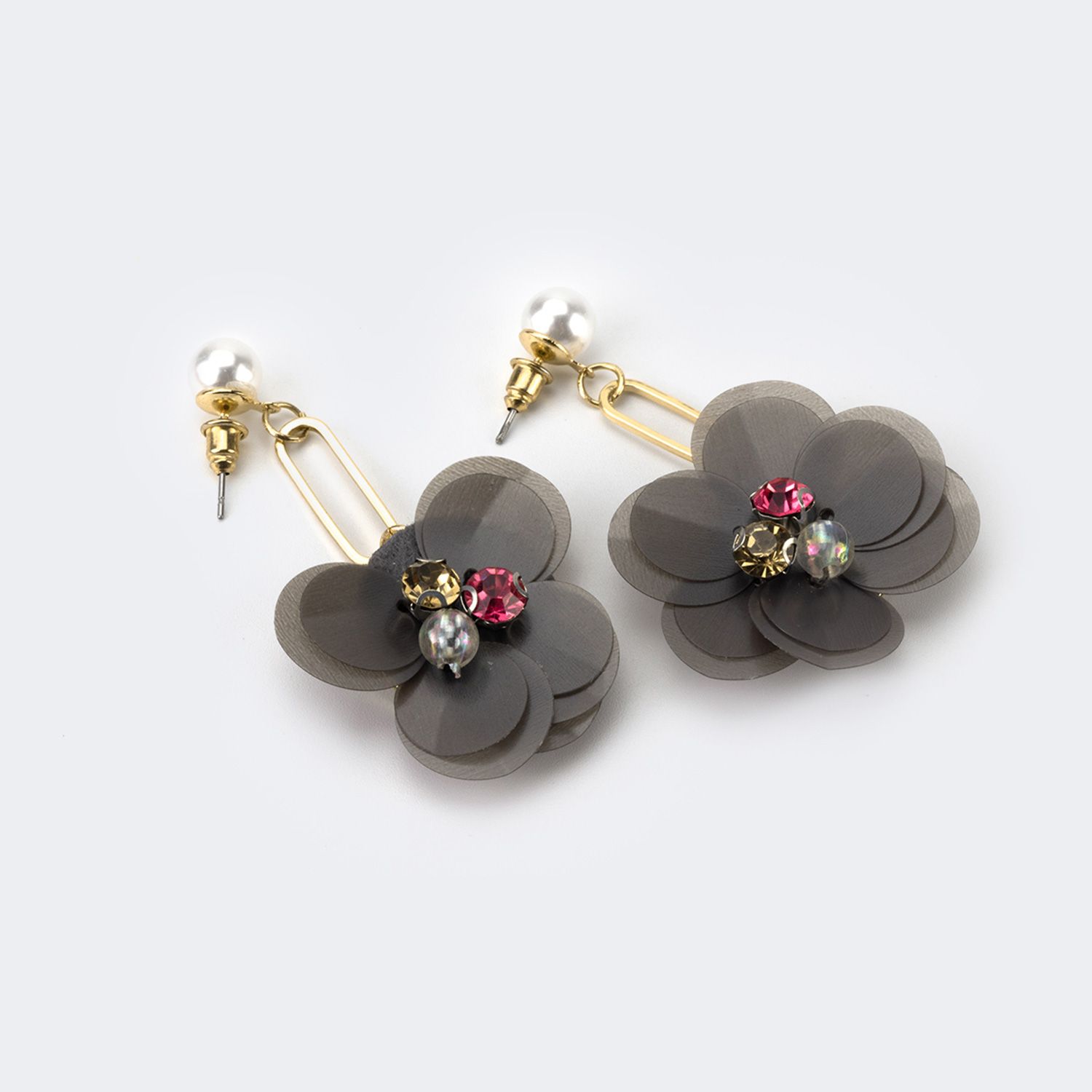 Vintage Petal Shaped Gray Earrings1
