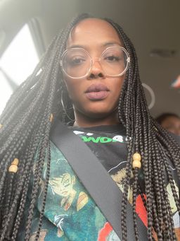 I love this frame! A prefect compliment to my style!0