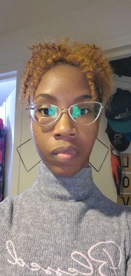 Fun to match up my clothes with my glasses. This shape is pretty cool.0