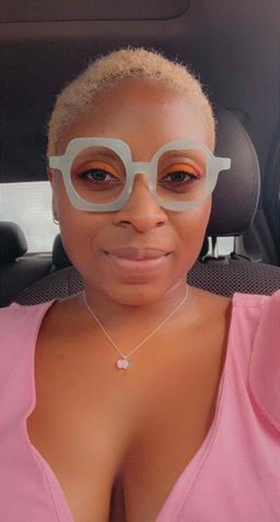 Love the uniqueness of the frames! 0