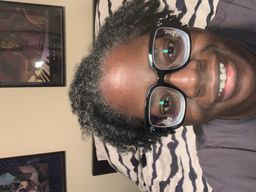 I love a dark grey, classic frame!0