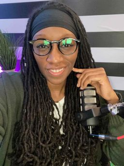 Classic black. Can’t go wrong! 1