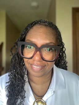 I would also like these frames in a matte black or green 0