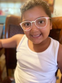 súper feliz me llegó rápido y a mi niña le encantaron 
0