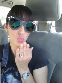 They are well made and sturdy. They fit perfectly on my face and are v0