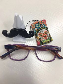 Amazing quality and color!!! love its spring hinge!! the two small acc1