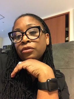 Perfect subtle cat eye frames. The pop of color on the sides adds a ni0