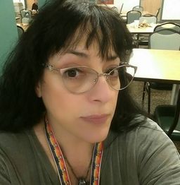 they're a good fit, are comfortable. They are NOT purple/lavender, the0